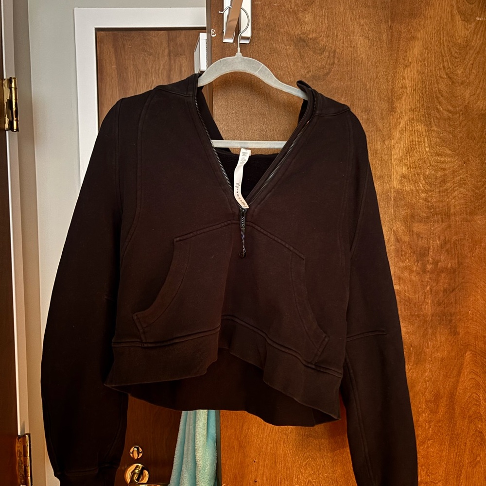Black lululemon scuba M/L